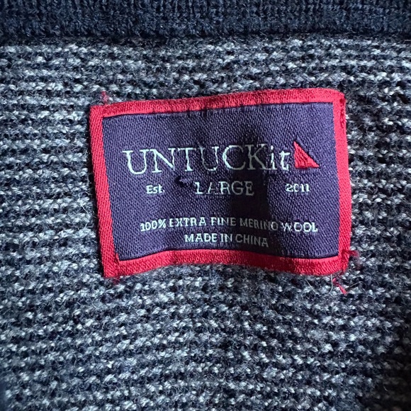 UNTUCKit Bundle- 2 Long-Sleeve Large - Picture 10 of 10